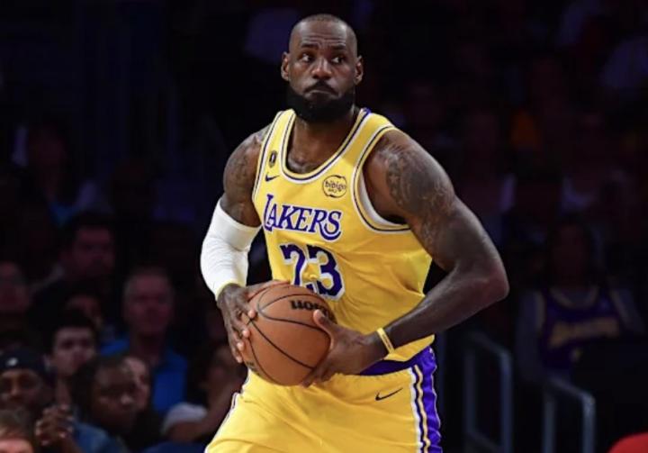 詹姆斯退役倒计时拉开序幕;Shams揭秘联盟共识,至少再战一年。 体育新闻