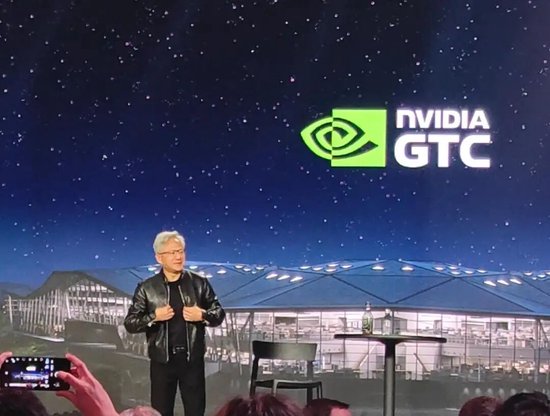 英伟达加速计算迎来新高峰；黄仁勋详解AI市场长期趋势；从芯片到工厂的全栈布局