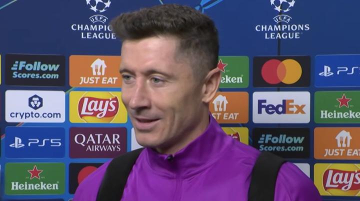  巴塞罗那欧冠强势晋级；莱万多夫斯基赛后分享进球喜悦与团队信念。 体育新闻