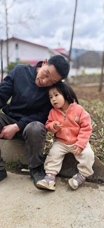 隔代教育的底层逻辑：基于祖孙日常互动的代际传承机制研究