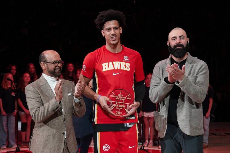  【深度拆解】老鹰105-108尼克斯：0.1秒绝平背后的战术困局与新王成长代价 体育新闻