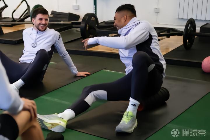  曼联爱尔兰集训深度复盘：卡顿庄园三天的团队凝聚力技术解码 体育新闻