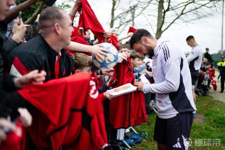  曼联爱尔兰集训深度复盘：卡顿庄园三天的团队凝聚力技术解码 体育新闻