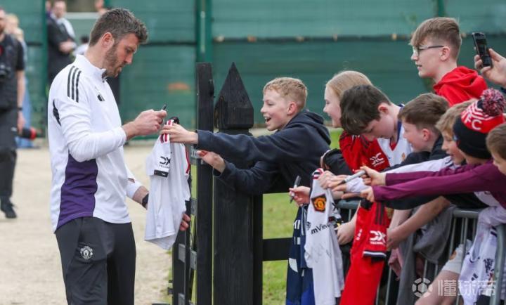  曼联爱尔兰集训深度复盘：卡顿庄园三天的团队凝聚力技术解码 体育新闻